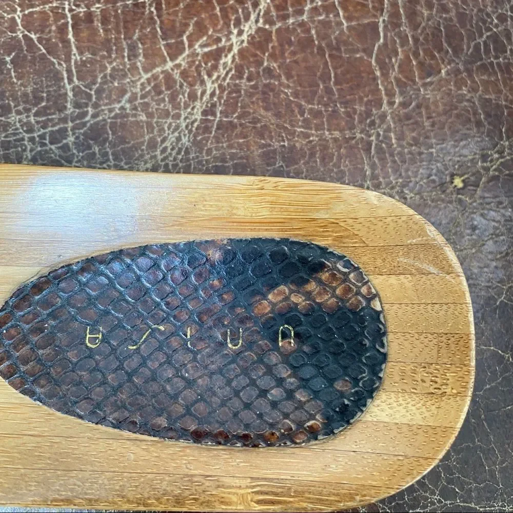 UNISA brown snakeskin & diamonds wood  sandals 10